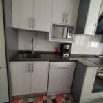 cocina formica blanco brillo y silestone cemento spa4